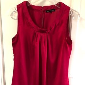 Shiny Raspberry Sleeveless Scoop Neck Top Size M